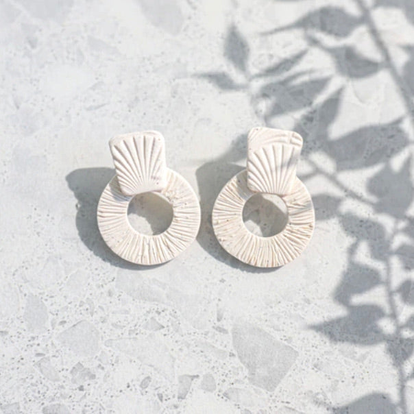 Simple Cream Dreams